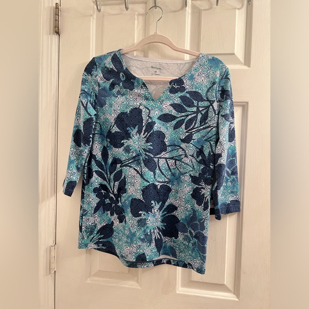 Size medium blue gradient floral pattern rhinestone tropical leaves top